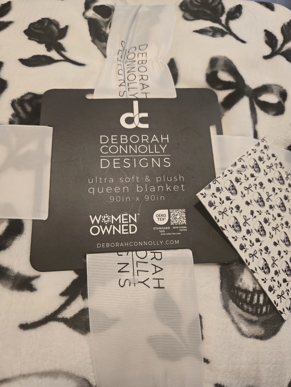 NWT!! Deborah Connolly Black & White Skull & Roses Plush Queen Blanket